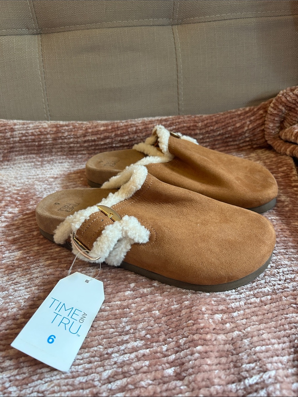 Time and Tru Chestnut Faux Suede Clog Slippers with Cream Shearling Size 6